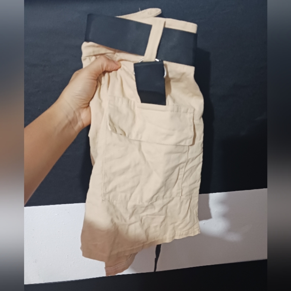Women Beige cargo elastic shorts - Picture 7 of 10